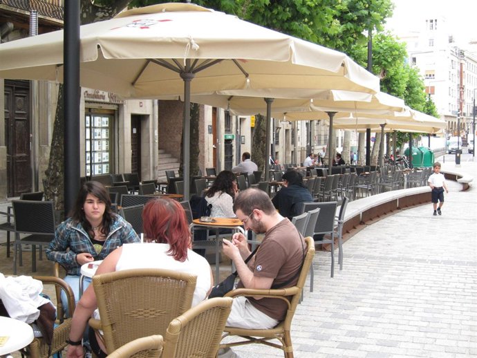 Imagen De Una Terraza En La Calle Bretón