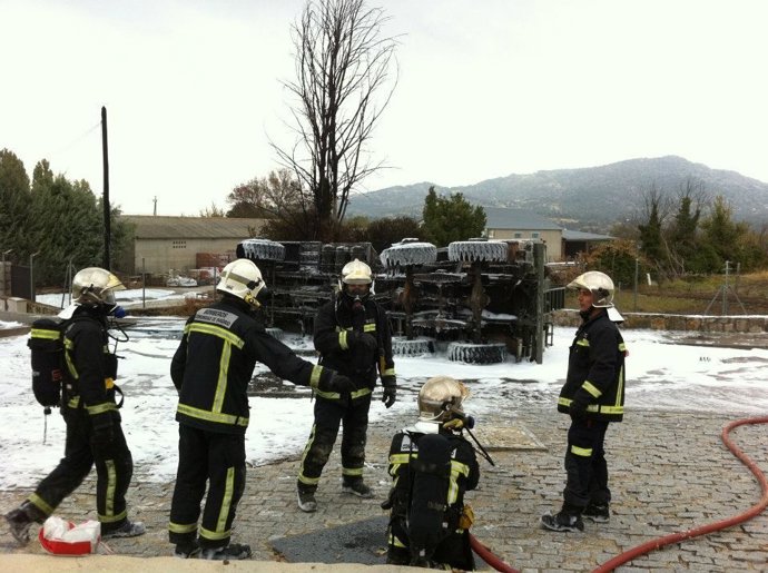 Los Bomeros, Durante La Intervención
