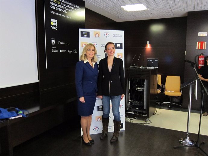 Isabel Palomeque Junto A La Presentadora Nieves Herrero