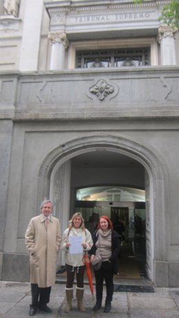 Eva Aladro, En El Centro, Tras Presentar El Recurso