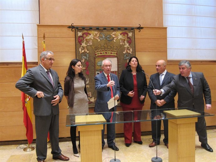 El Consejero De Economía Y Empleo Del Gobierno De Aragón, Francisco Bono