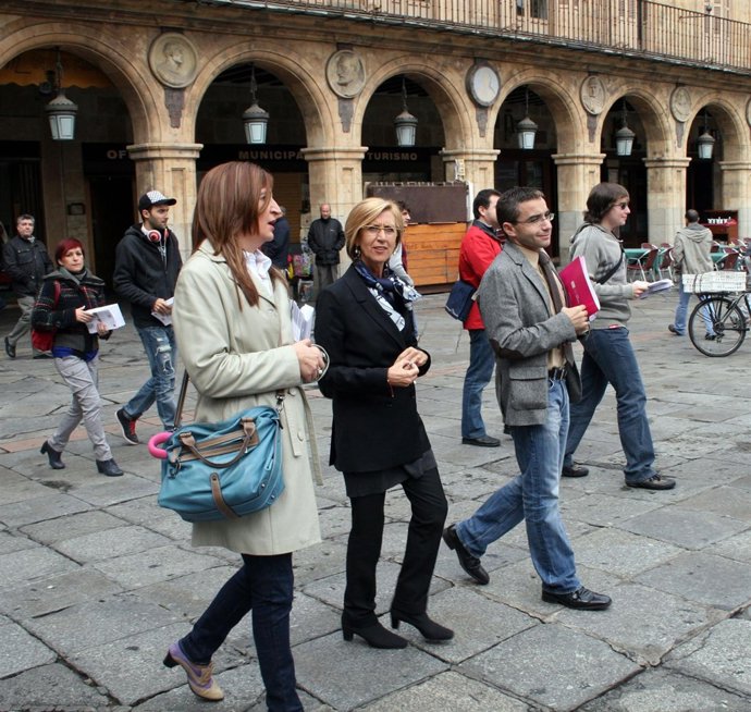 Rosa Díez Por La Plaza De Salamanca