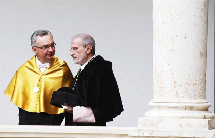 José Baselga Conversa Con El Rector Esteban Morcillo.