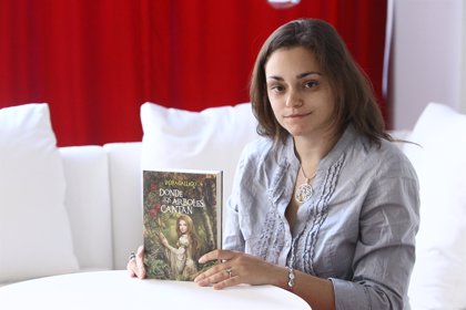 Laura Gallego vende en 2 días 4.000 ejemplares de 'Donde los árboles cantan'