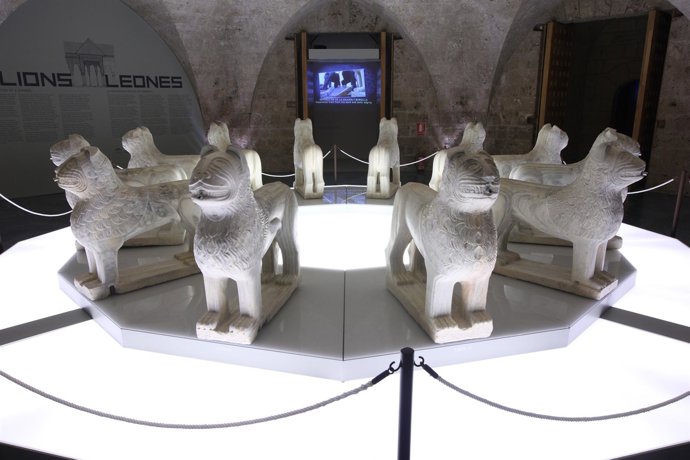 La Fuente De Los Leones De La Alhambra