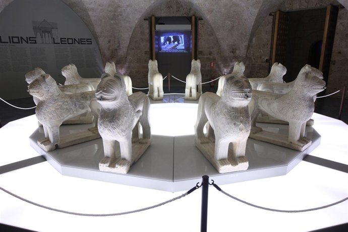 La Fuente De Los Leones De La Alhambra