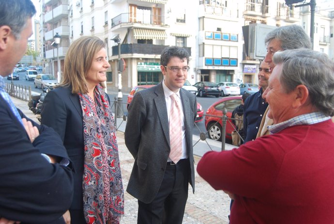El Secretario Nacional De Economía Del PP, Álvaro Nadal, Junto A Fátima Báñez.