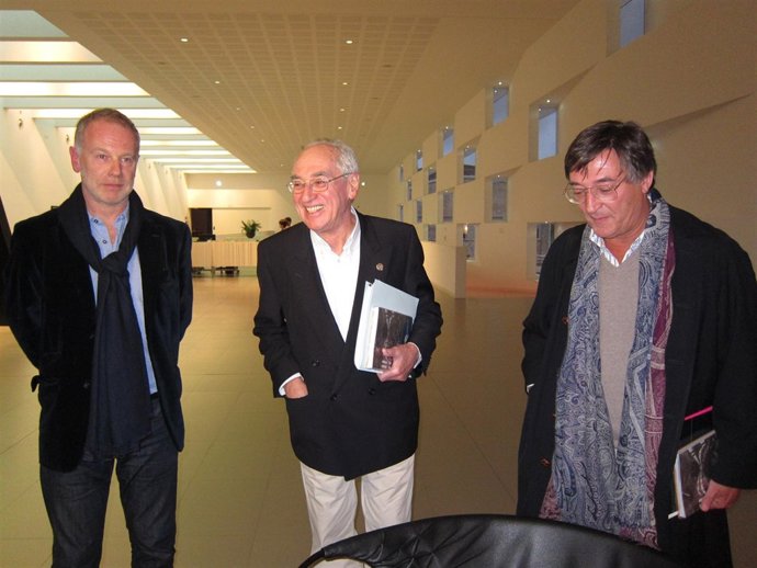 Emilio Marcos Vallaure, En El Centro