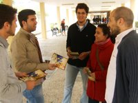 JSA presenta una campaña sobre la educación pública y pregunta a Arenas "con qué recorte del PP está más de acuerdo"