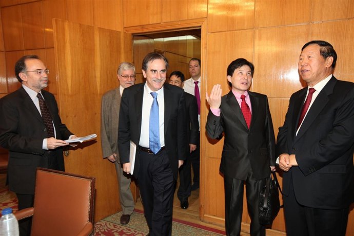 Valeriano Gómez Se Reúne Con Delegación China