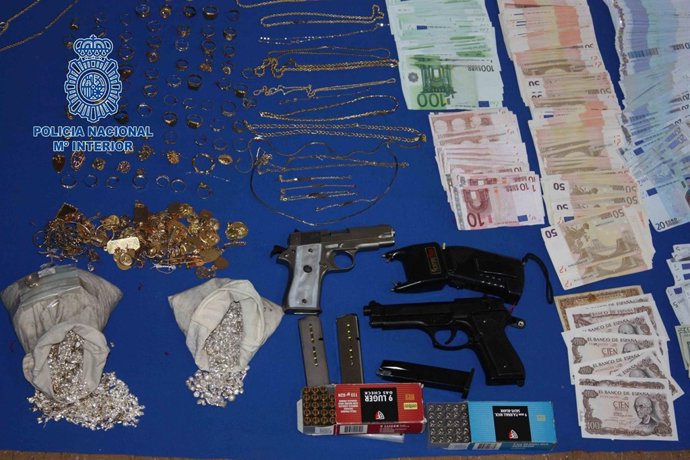Joyas, Armas Y Dinero Incautadas En La Operación