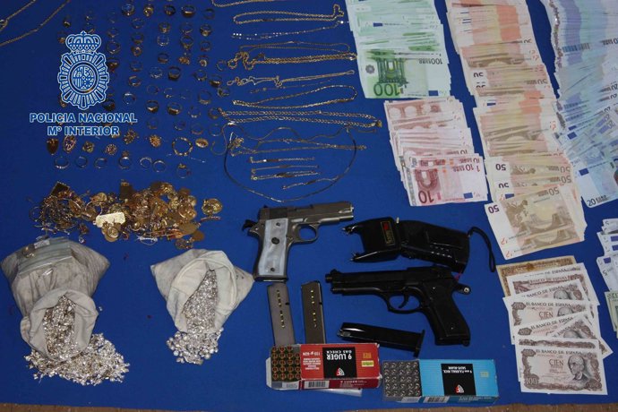 Joyas, Armas Y Dinero Incautadas En La Operación