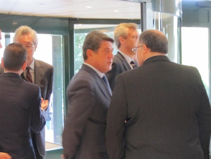 Federico Trillo En Santiago Antes De Clausura De Congreso De  La APM