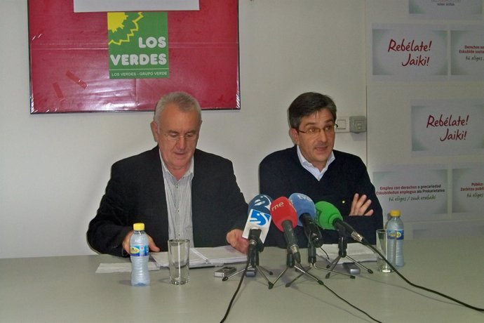 El Coordinador General De IU, Cayo Lara, Y El Parlamentario De EB, Mikel Arana