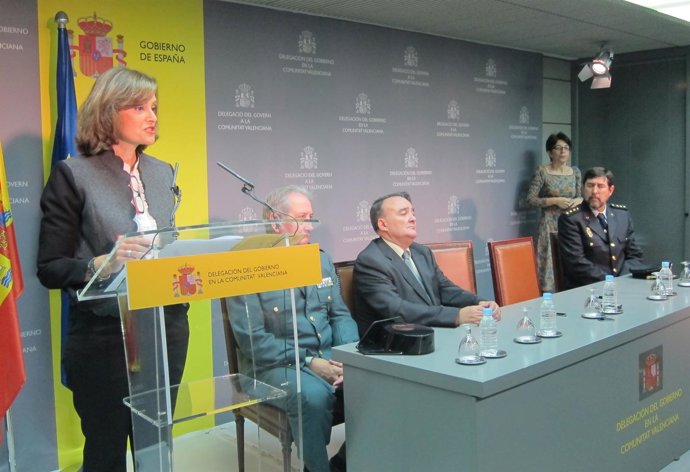 Botella Junto Dirigentes De FCSE