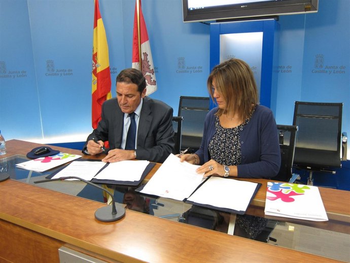 Antonio María Sáez Aguado Y Milagros Marcos Firman El Convenio