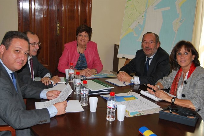 La Consejera De Obras Públicas Se Reúne Con Enrique Linde