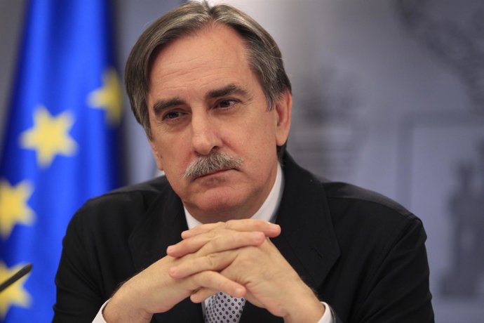 El Ministro De Trabajo, Valeriano Gómez, En Moncloa