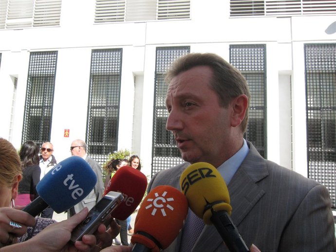 El Consejero De Empleo, Manuel Recio