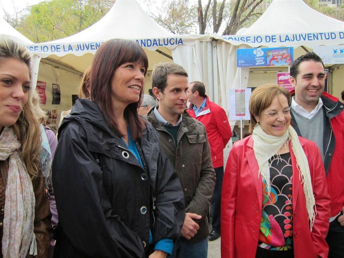 Navarro Junto A La Delegada De Igualdad Y Bienestar Social En Jaén