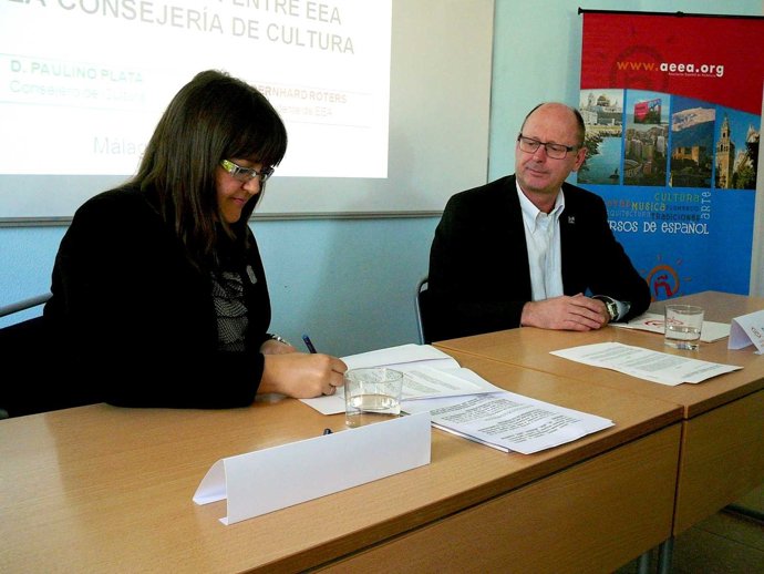 Fernández Y Roters, Durante El Acto De La Firma