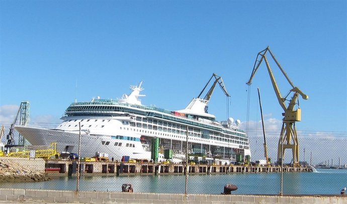 El 'Splendour Of The Seas' En El Astillero De Navantia En Cádiz