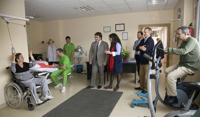 El Alcalde De Camargo, Diego Movellán, Visita El Centro De Daño Cerebral 