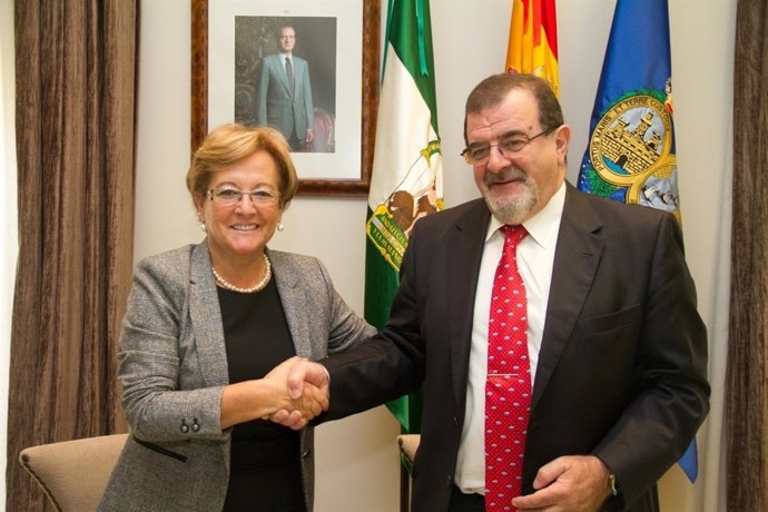 La Presidenta De La Diputación De Huelva, Petronila Guerrero.