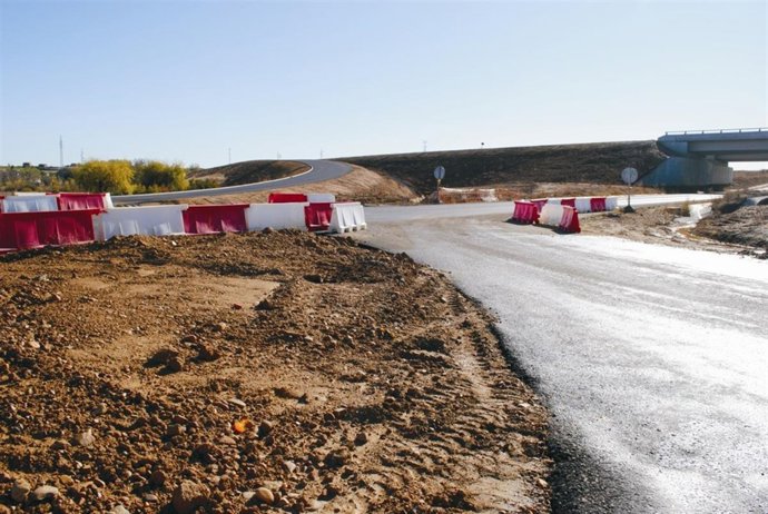 En La Imagen, Tramo De La A-60 En Obras