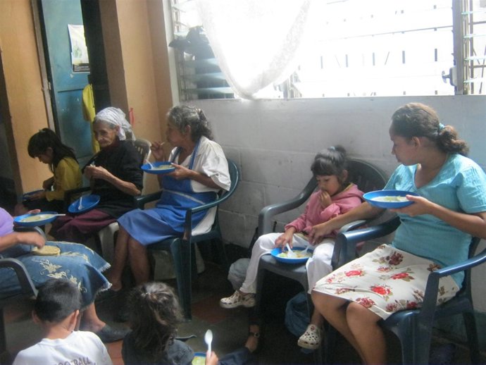 Imagen De Las Personas Desplazas A Albergues O Refugios