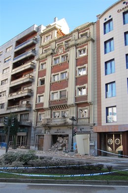 Fachada Del Edificio Que Se Derrumbó En Oviedo
