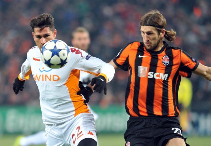 Dmytro Chygrynskiy del Shakhtar contra la Roma