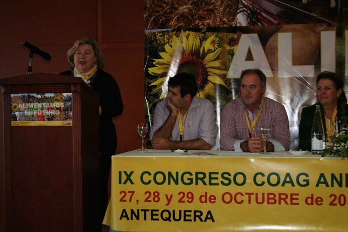 La Consejera De Agricultura Y Pesca, Clara Aguilera