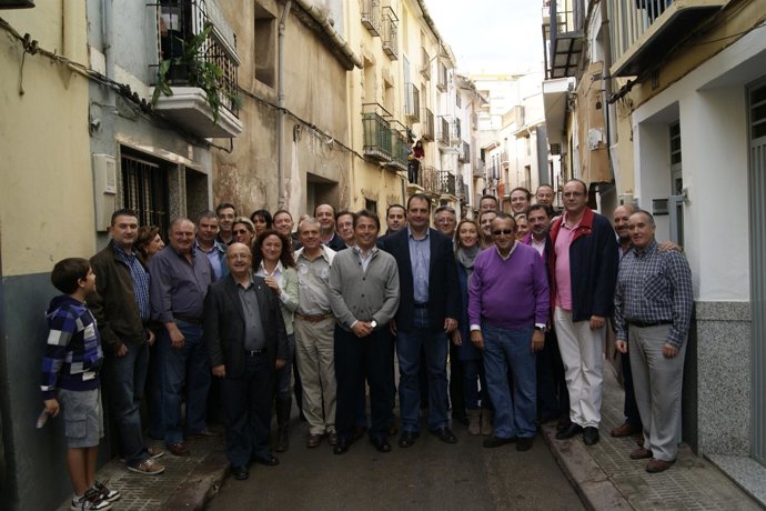 Cervera Con Dirigentes Del PP De Onda