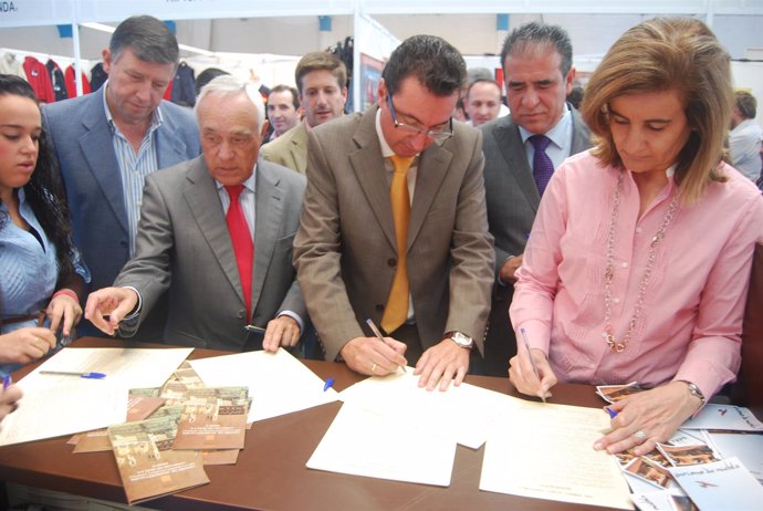 El Presidente Del PP De Huelva Firma Su Adhesión A La Iniciativa