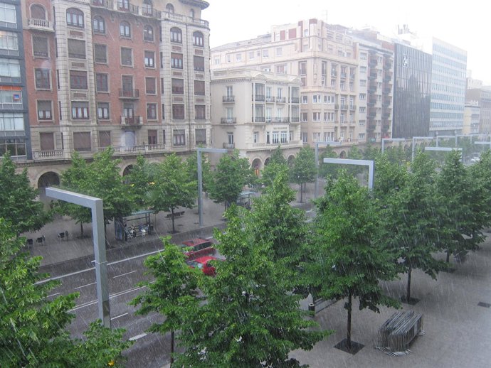 Lluvia En El Paseo Independencia En Zaragoza