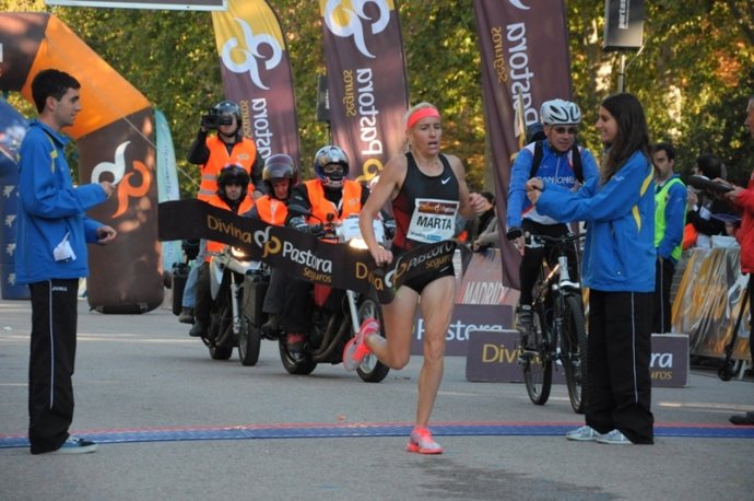 Marta Domínguez Entra En Meta Como Vencedora Femenina De La Carrera Divina Pasto