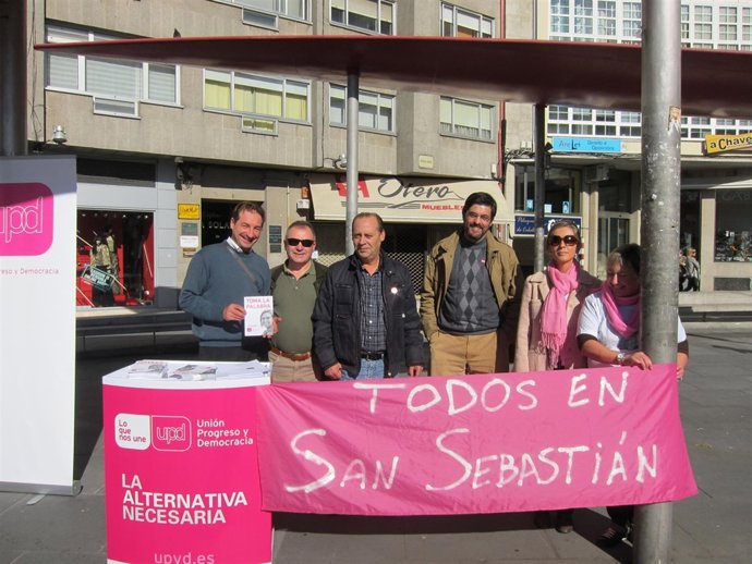 Miembros De Upyd Se Concentran En La Praza Roja