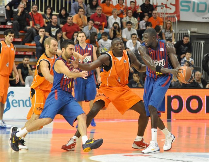 El FC Barcelona Regal Vence Con Comodidad