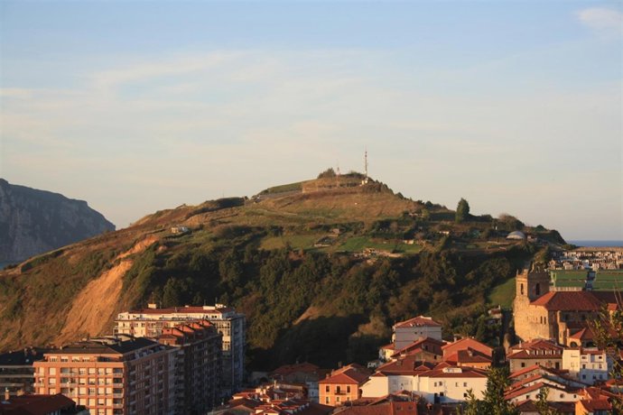 El Fuerte Del Rastrillar, En La Atalaya De Laredo