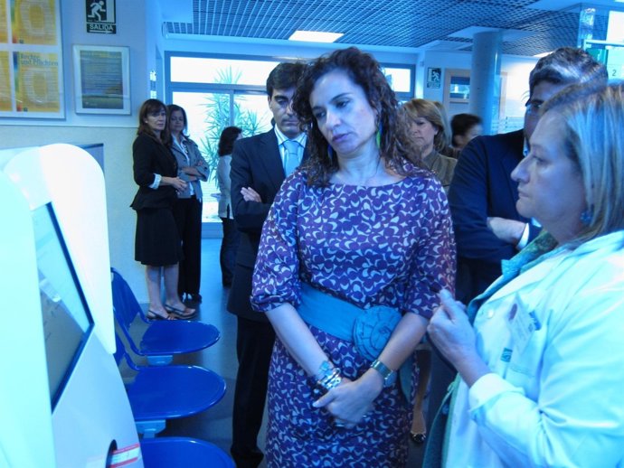 La Consejera De Salud, María Jesús Montero Presenta El Quiosco Virtual Por Europ