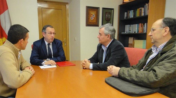 López-Escobar (Centro), Con La Directiva De APIC