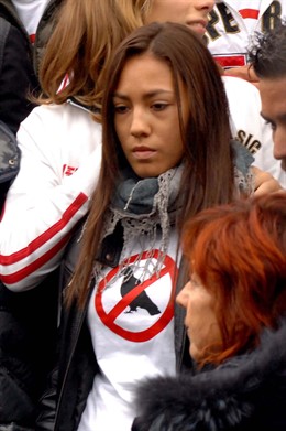 Kate Fretti En El Funeral De Simoncelli