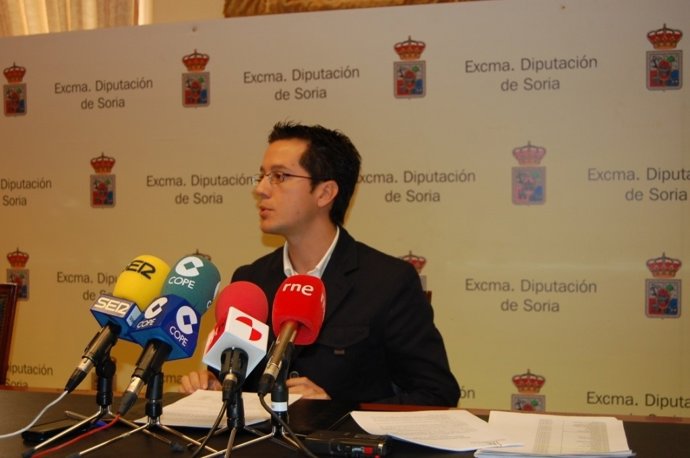 Rueda De Prensa De Tomás Cabezón