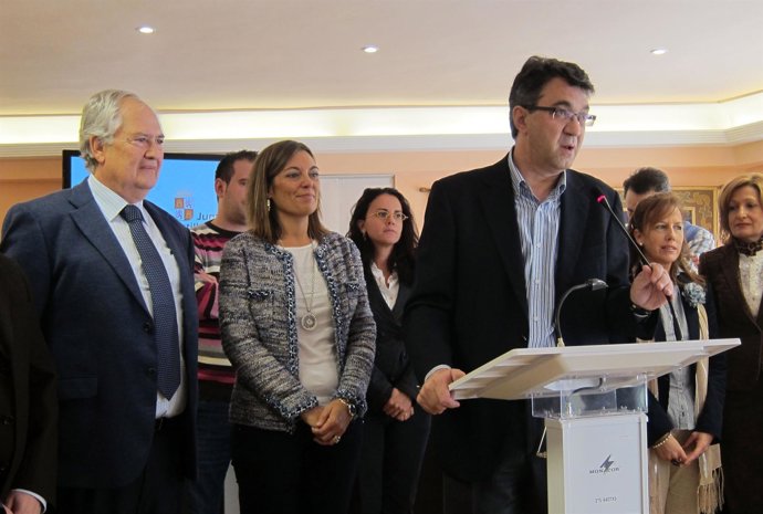 Milagros Marcos Durante La Entrega De Los 'Cheque Natalidad'