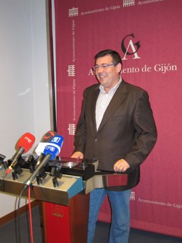 Santiago Martínez Argüelles En Rueda De Prensa. 