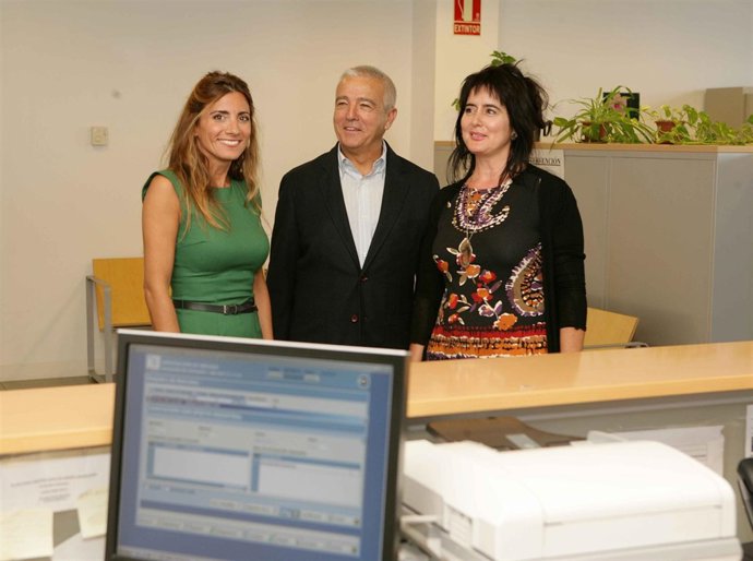 Ana Mata, Francisco Gutiérrez Presentan La Línea 900 De La Diputación