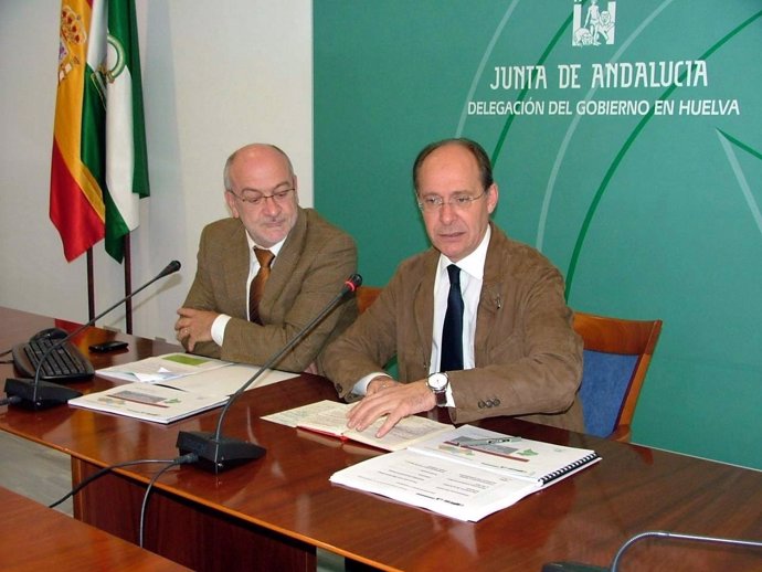 El Consejero De Medio Ambiente, José Juan Díaz Trillo, Y Manuel Alfonso Jiménez.