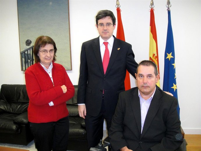 El Consejero Iribas Con Blanca Idoate Y Javier Miranda.
