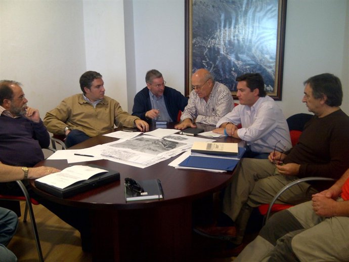 Elías Bendodo Se Reúne Con Los Alcaldes De Benaoján Y Montejaque